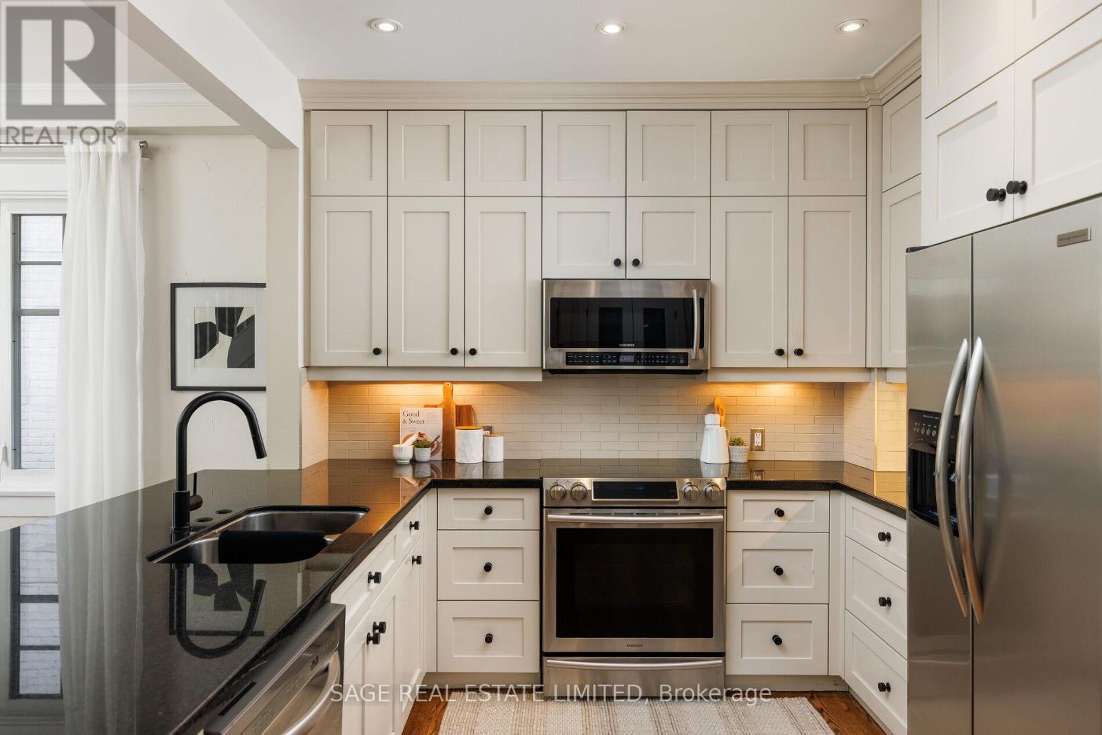 277 Evelyn Avenue, Toronto, Ontario  M6P 2Z8 - Photo 12 - W12612856