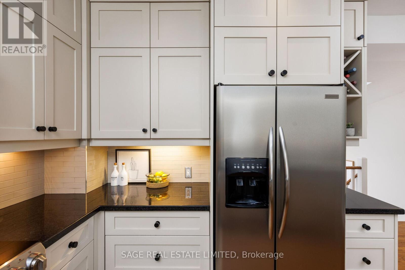 277 Evelyn Avenue, Toronto, Ontario  M6P 2Z8 - Photo 13 - W12612856