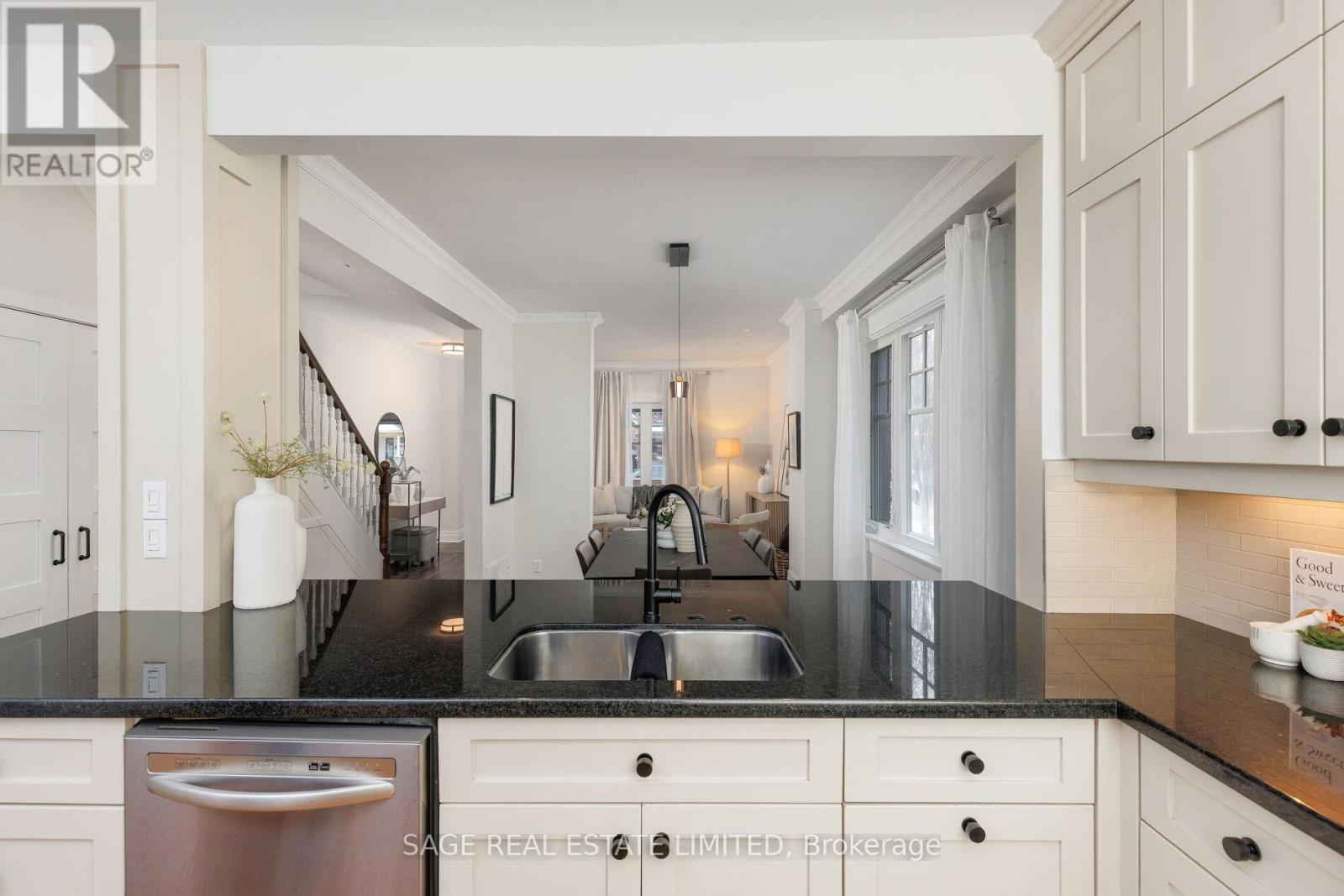 277 Evelyn Avenue, Toronto, Ontario  M6P 2Z8 - Photo 14 - W12612856