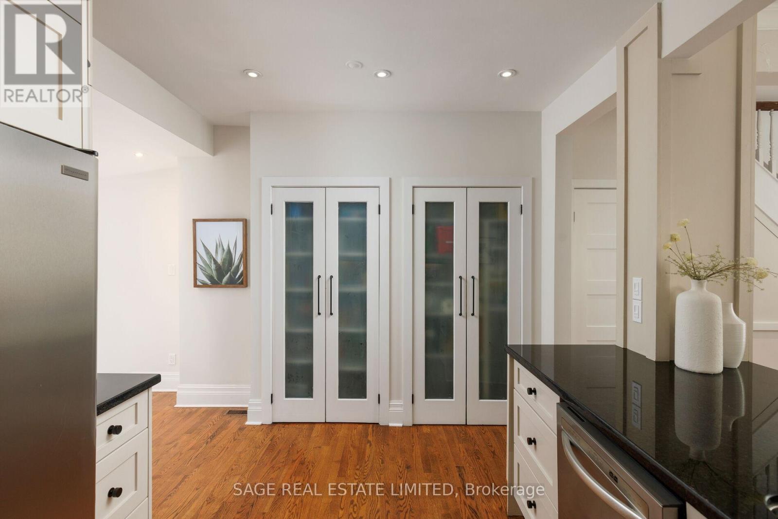 277 Evelyn Avenue, Toronto, Ontario  M6P 2Z8 - Photo 16 - W12612856