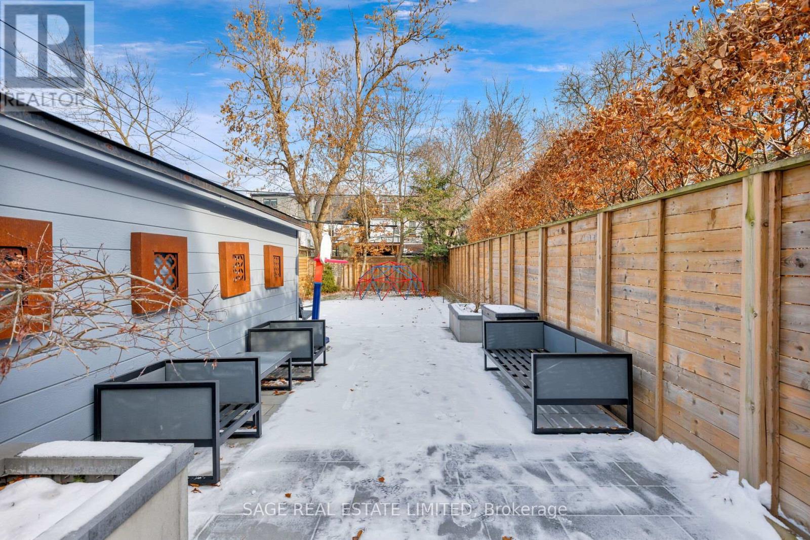 277 Evelyn Avenue, Toronto, Ontario  M6P 2Z8 - Photo 49 - W12612856