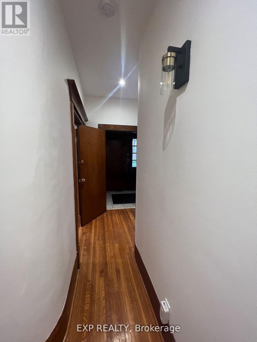 Main - 174 Evelyn Avenue, Toronto, Ontario M6P 2Z7 - Photo 10 - W12612858