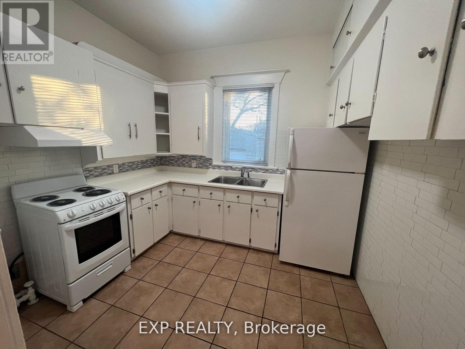 Main - 174 Evelyn Avenue, Toronto, Ontario M6P 2Z7 - Photo 16 - W12612858