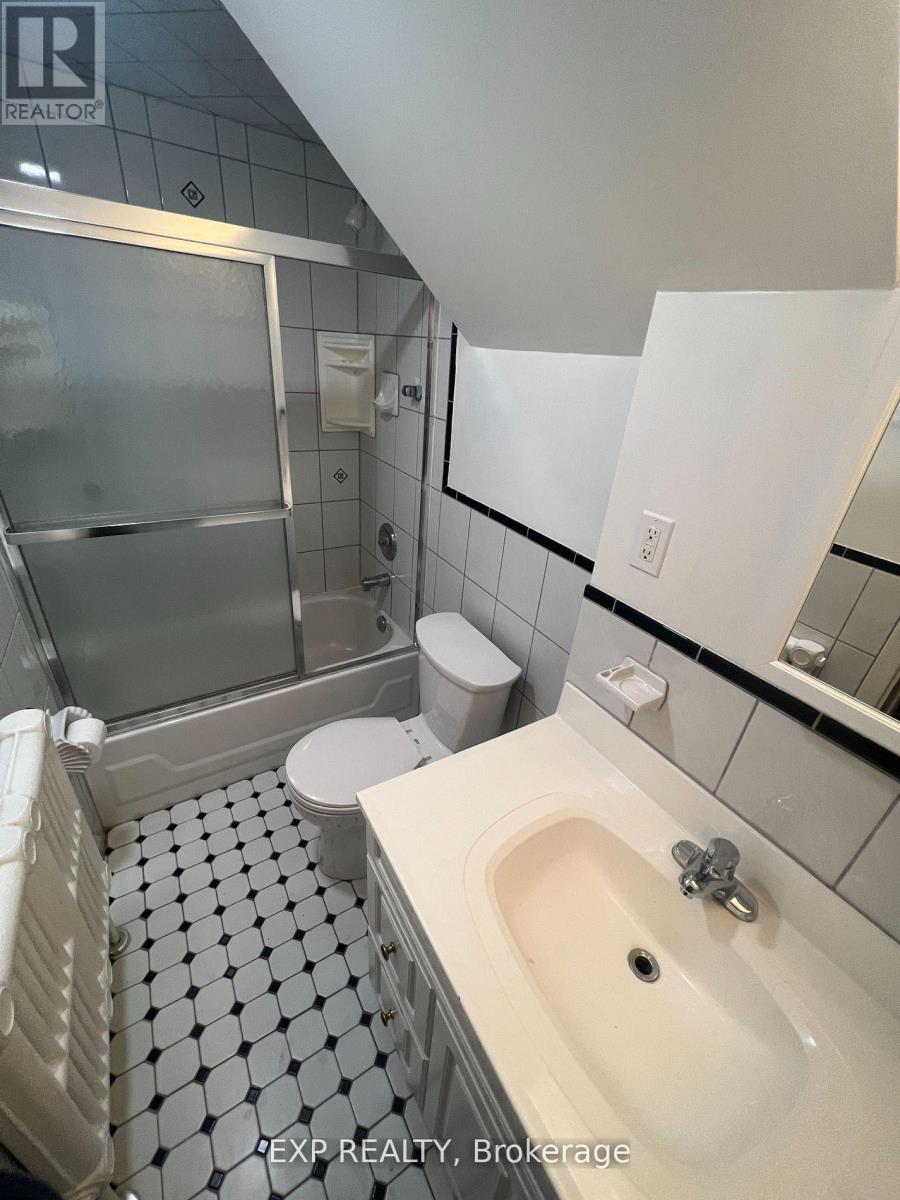 Main - 174 Evelyn Avenue, Toronto, Ontario M6P 2Z7 - Photo 21 - W12612858