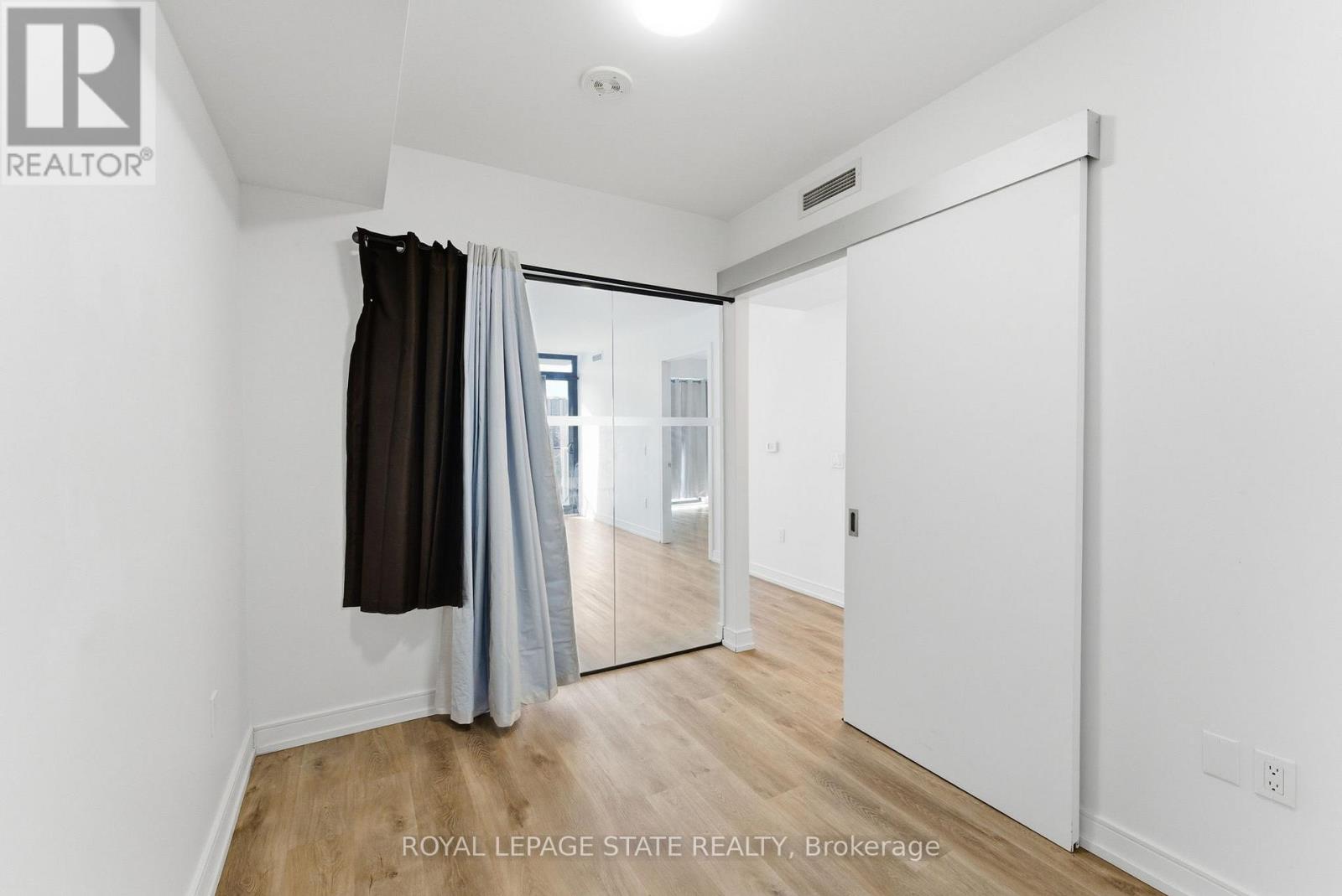 606 - 1 Jarvis Street, Hamilton, Ontario  L8R 3J2 - Photo 23 - X12612716