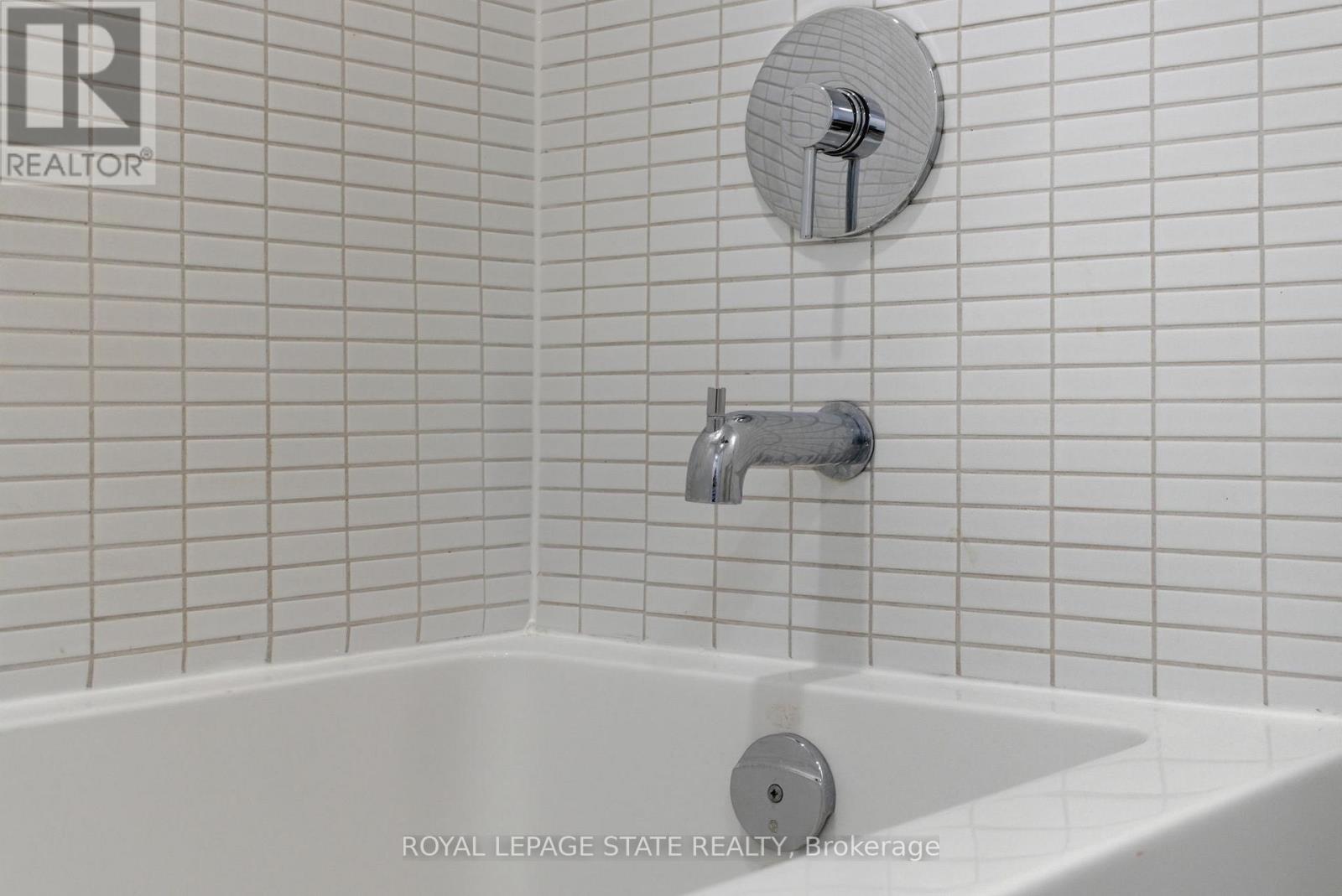 606 - 1 Jarvis Street, Hamilton, Ontario  L8R 3J2 - Photo 32 - X12612716