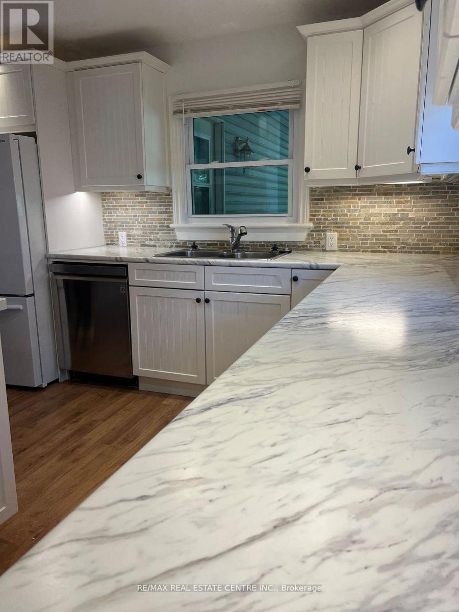 140 Main Street W, Grey Highlands, Ontario  N0C 1H0 - Photo 8 - X12612784