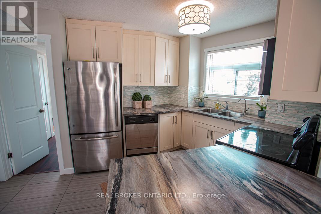 B - 489 East Avenue, Kitchener, Ontario  N2H 0A8 - Photo 11 - X12356825