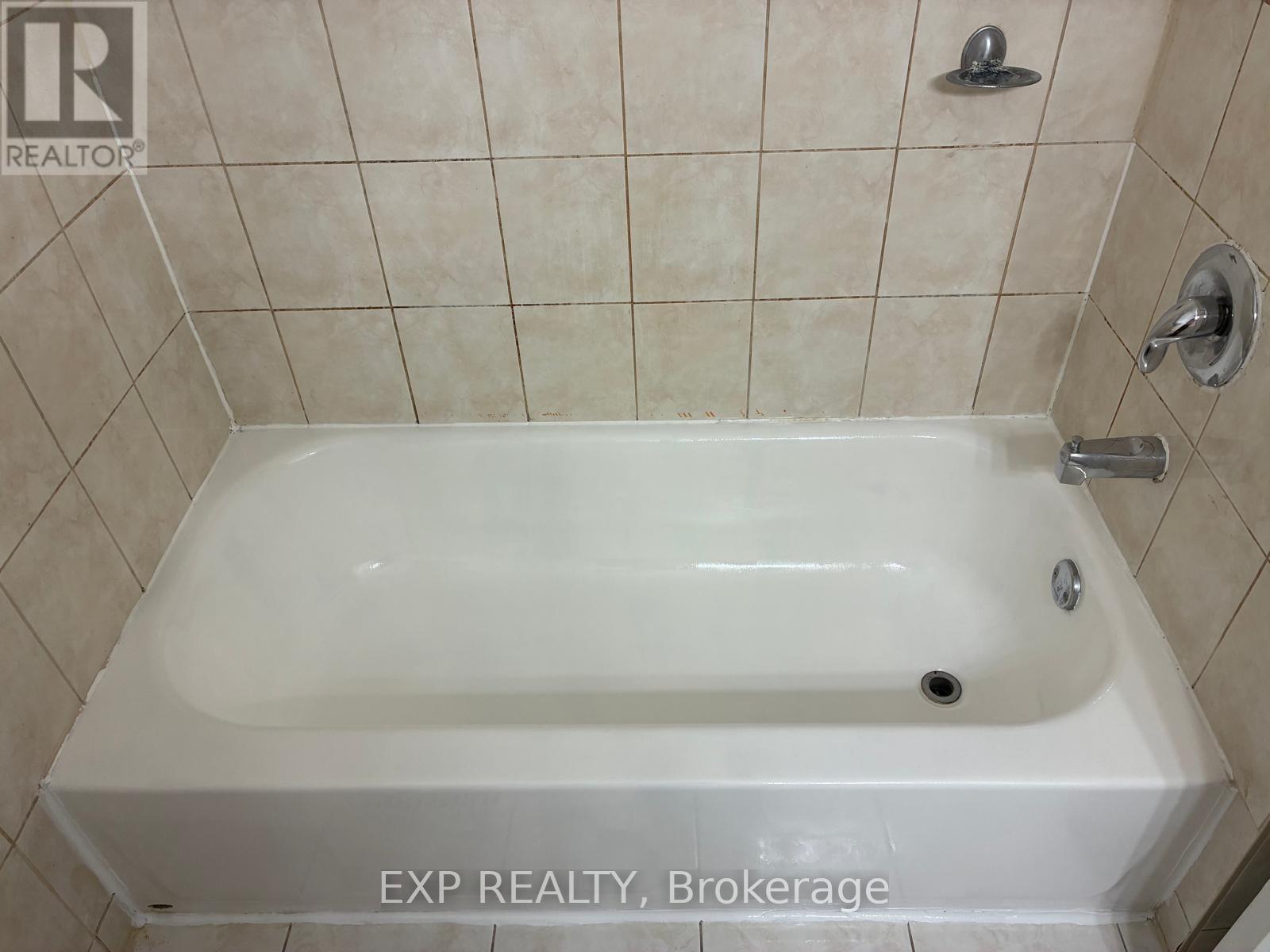 Upper Unit - 60 Seacliff Boulevard, Toronto, Ontario M9L 2G4 - Photo 9 - W12517888