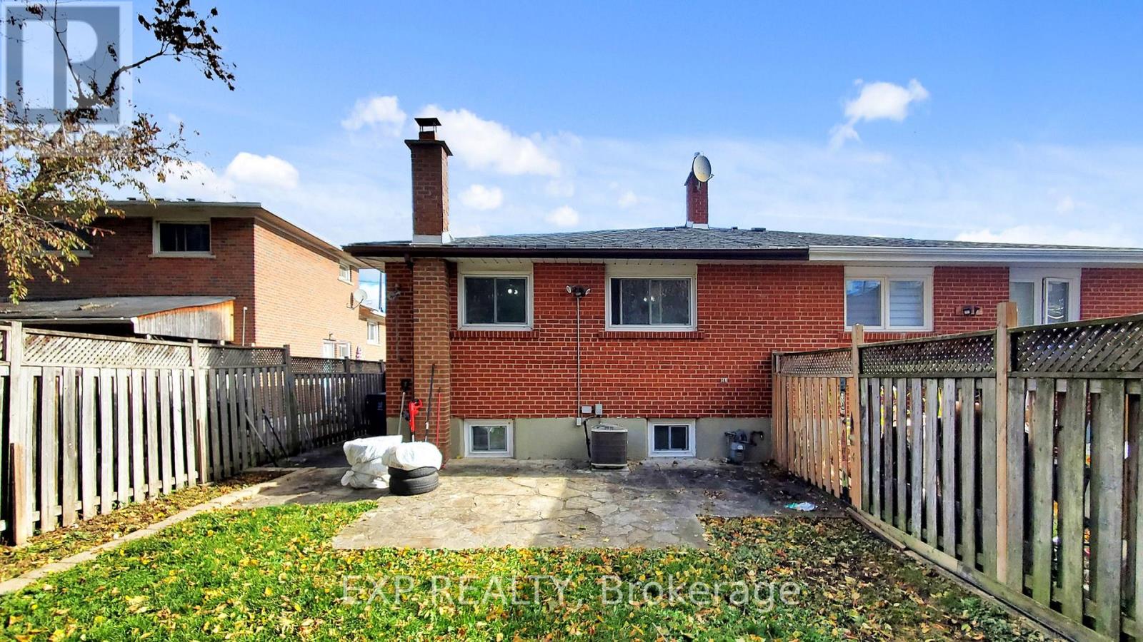 Upper Unit - 60 Seacliff Boulevard, Toronto, Ontario M9L 2G4 - Photo 14 - W12517888