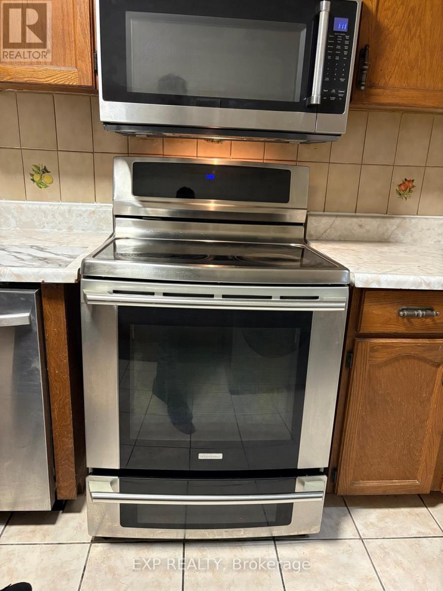 Upper Unit - 60 Seacliff Boulevard, Toronto, Ontario M9L 2G4 - Photo 19 - W12517888