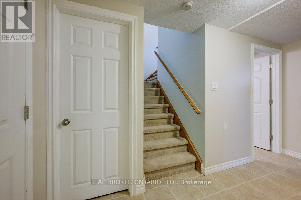 87 Southwood Drive, Cambridge, Ontario  N1S 3S3 - Photo 20 - X12597474