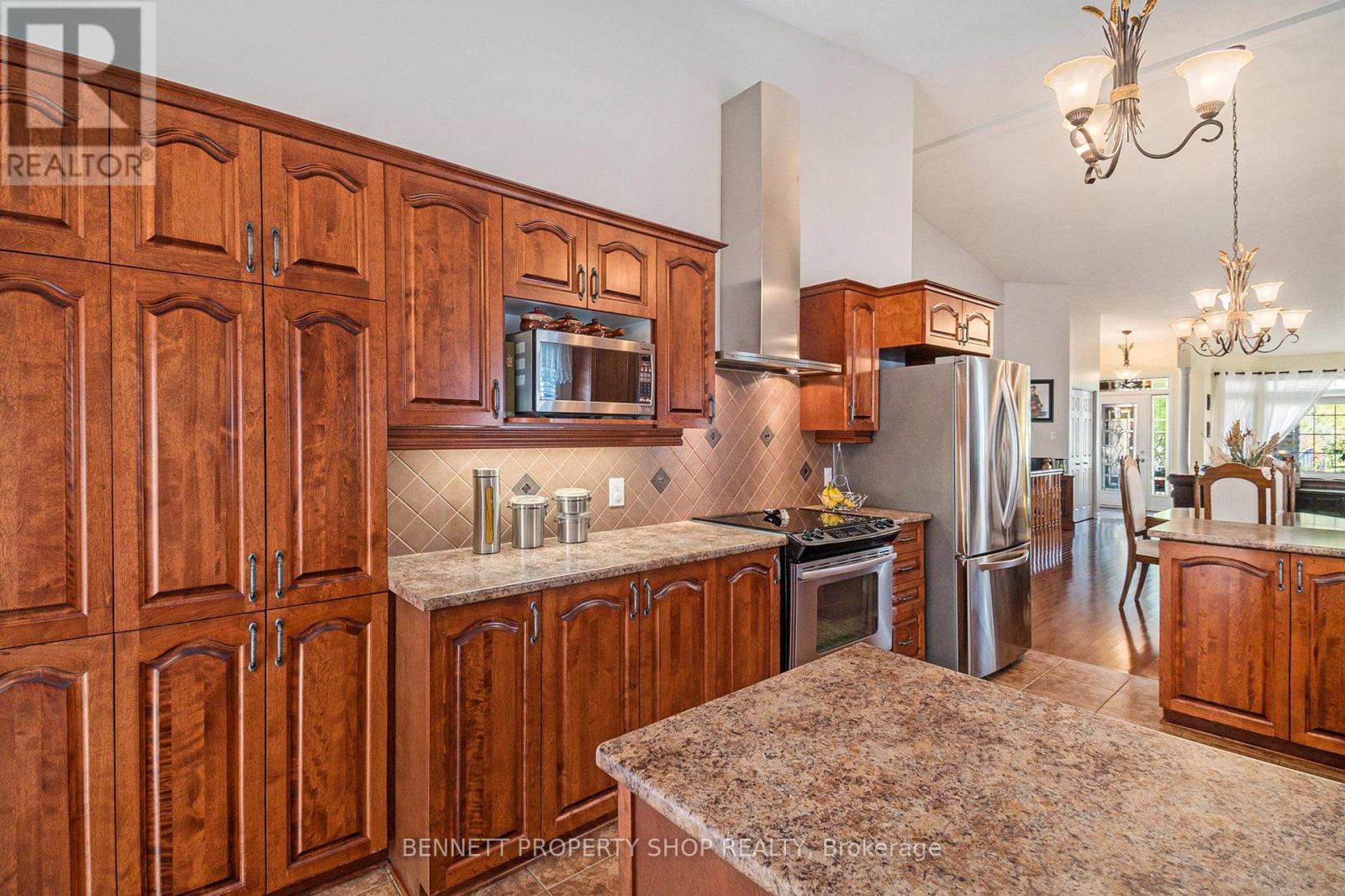 460 Jasper Crescent, Clarence-Rockland, Ontario K4K 0C7 - Photo 10 - X12404601