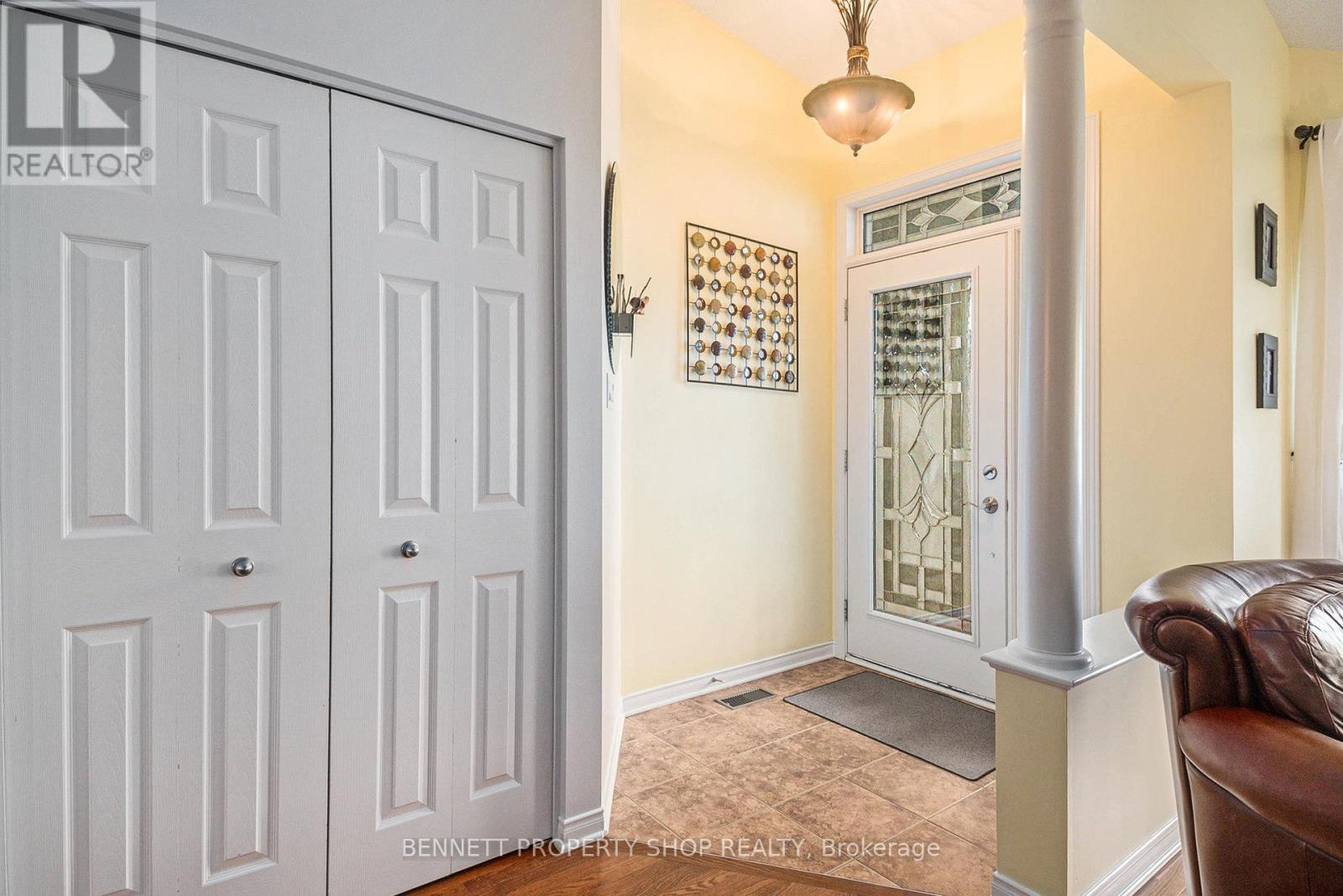 460 Jasper Crescent, Clarence-Rockland, Ontario K4K 0C7 - Photo 4 - X12404601