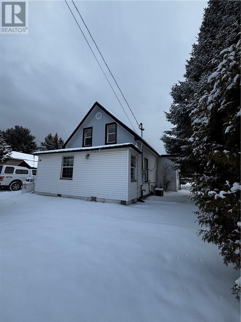 80 Main Street E, Chelmsford, Ontario  P0M 1L0 - Photo 2 - 2125881