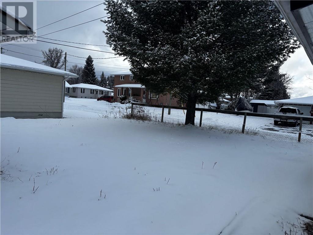 80 Main Street E, Chelmsford, Ontario  P0M 1L0 - Photo 4 - 2125881