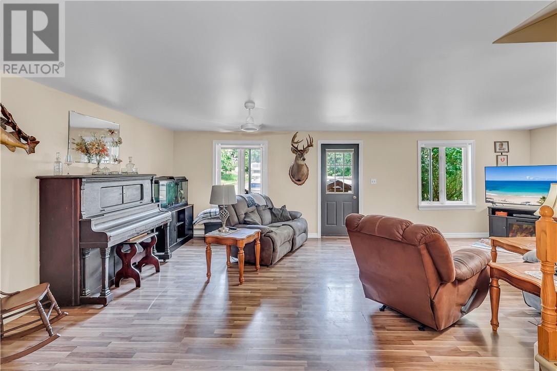 17 Campbell Street, Little Current, Ontario  P0P 1K0 - Photo 12 - 2125878