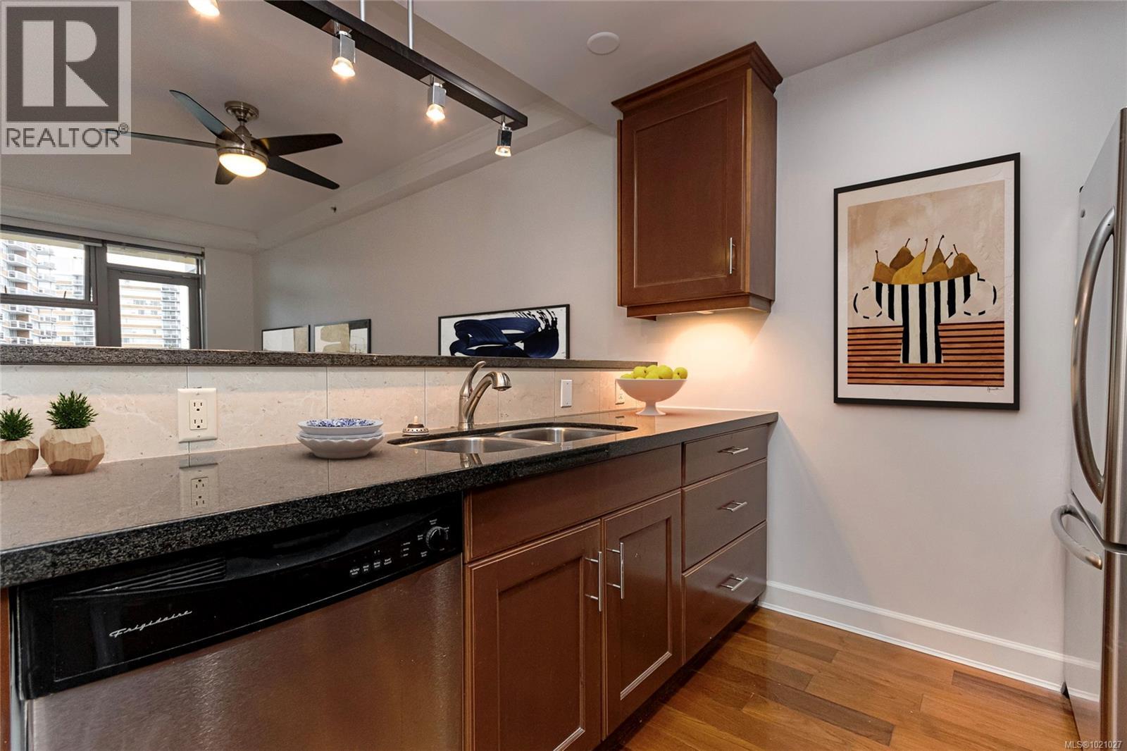 307 225 Menzies St, Victoria, British Columbia V8V 2G6 - Photo 7 - 1021027