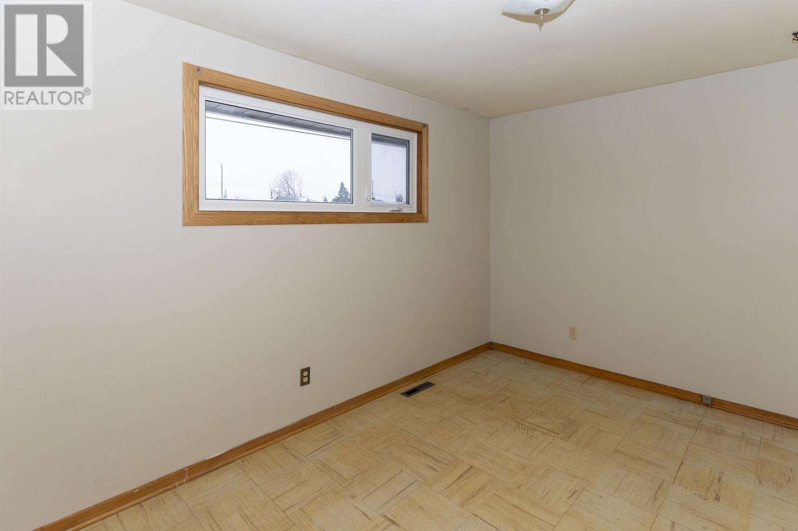 423 Churchill Dr W, Thunder Bay, Ontario  P7C 1V8 - Photo 6 - TB253638