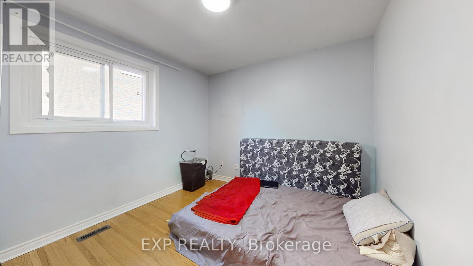 Upper Unit - 60 Seacliff Boulevard, Toronto, Ontario M9L 2G4 - Photo 24 - W12517888
