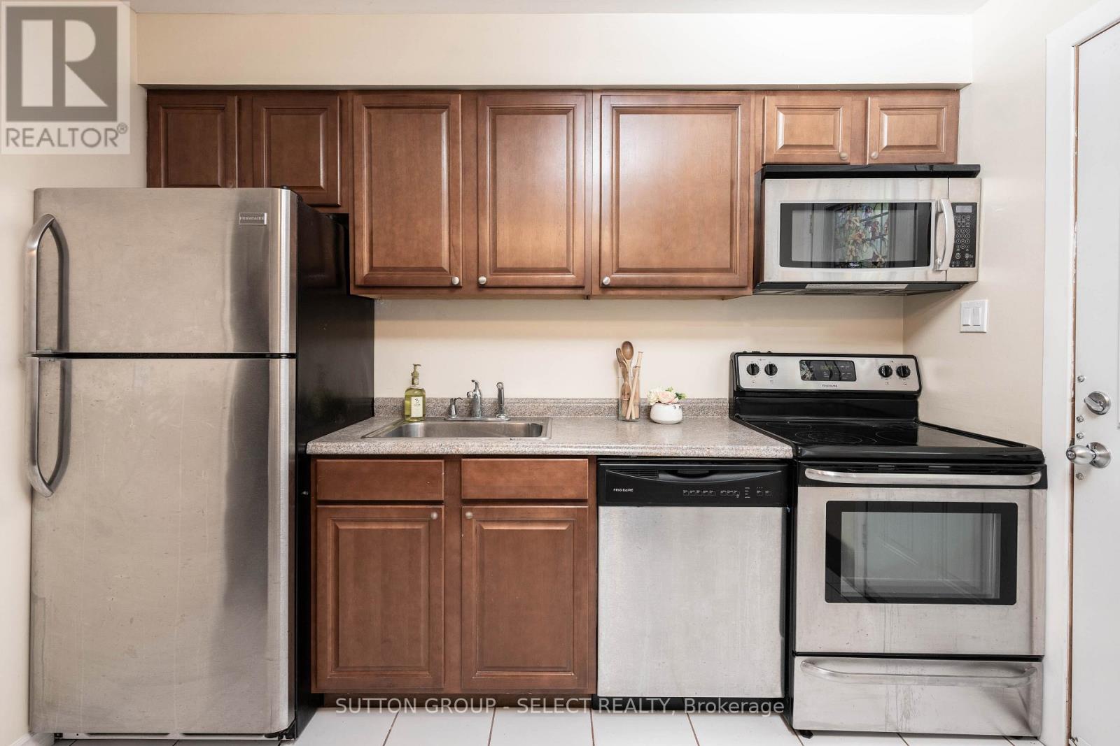 G - 111 Wellesley Crescent, London East, Ontario N5V 1J6 - Photo 6 - X12612748