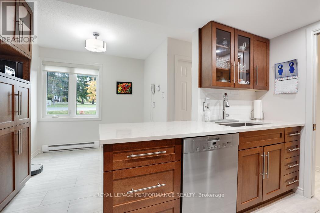 695 Richmond Road, Ottawa, Ontario  K2A 0G6 - Photo 14 - X12485701