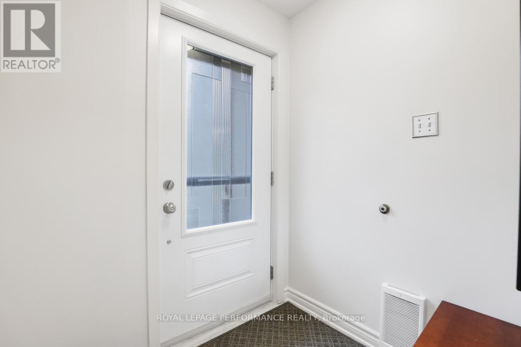 695 Richmond Road, Ottawa, Ontario  K2A 0G6 - Photo 6 - X12485701
