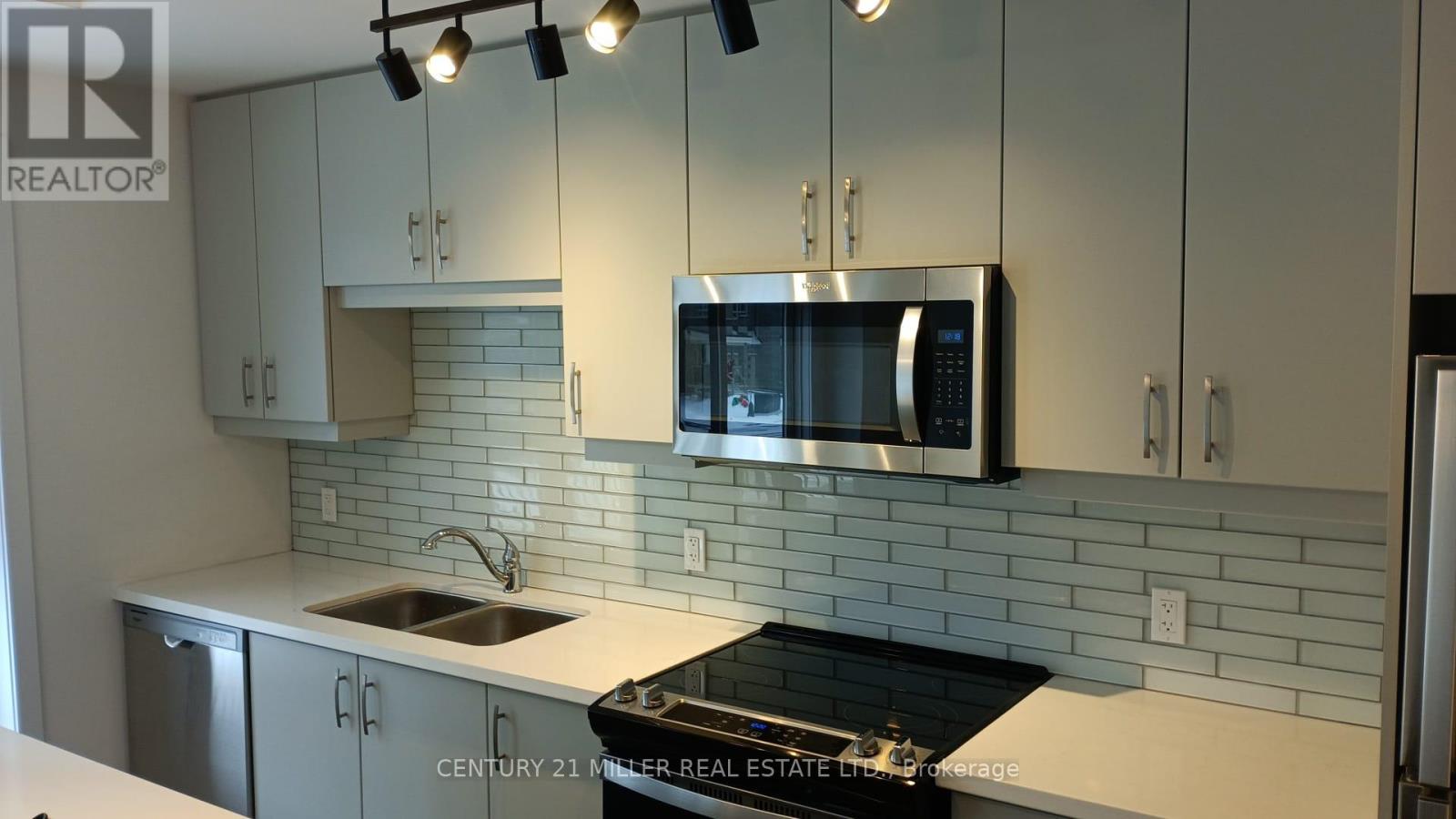 31 - 70 Kenesky Drive, Hamilton, Ontario  L8B 1Y4 - Photo 4 - X12482802