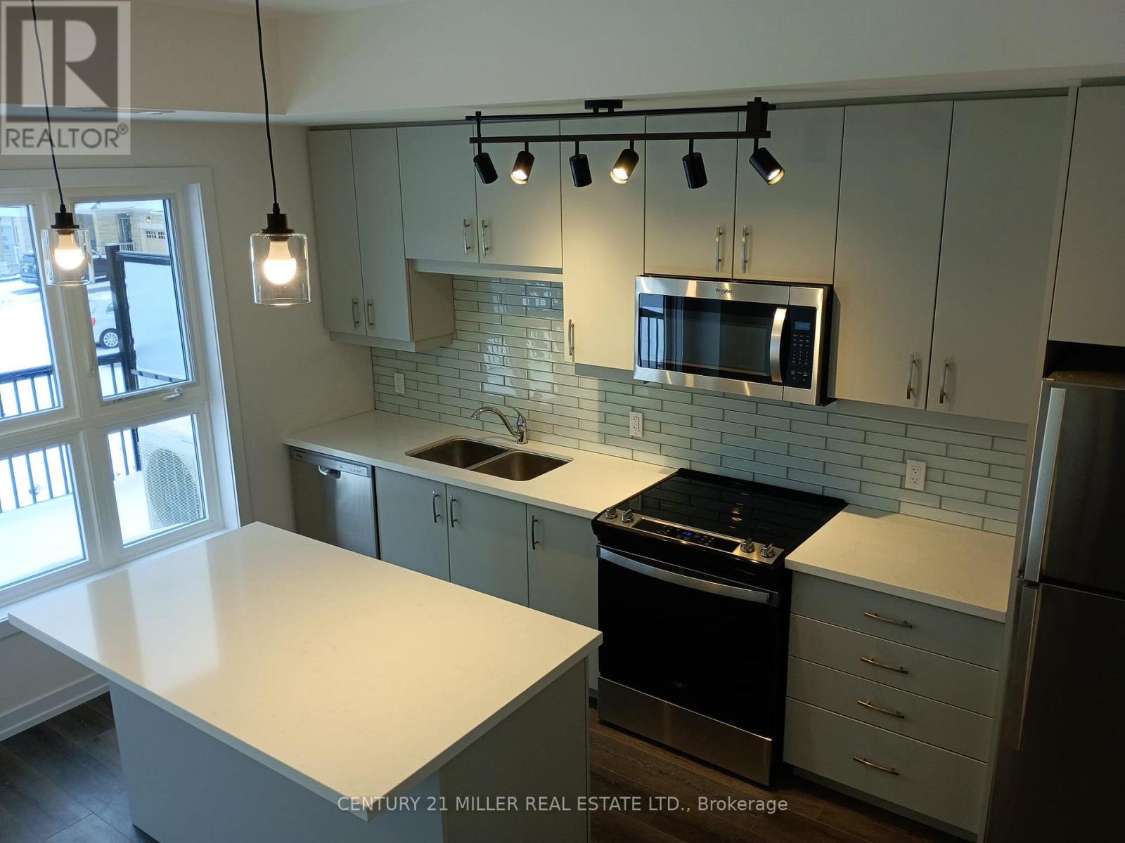 31 - 70 Kenesky Drive, Hamilton, Ontario  L8B 1Y4 - Photo 5 - X12482802