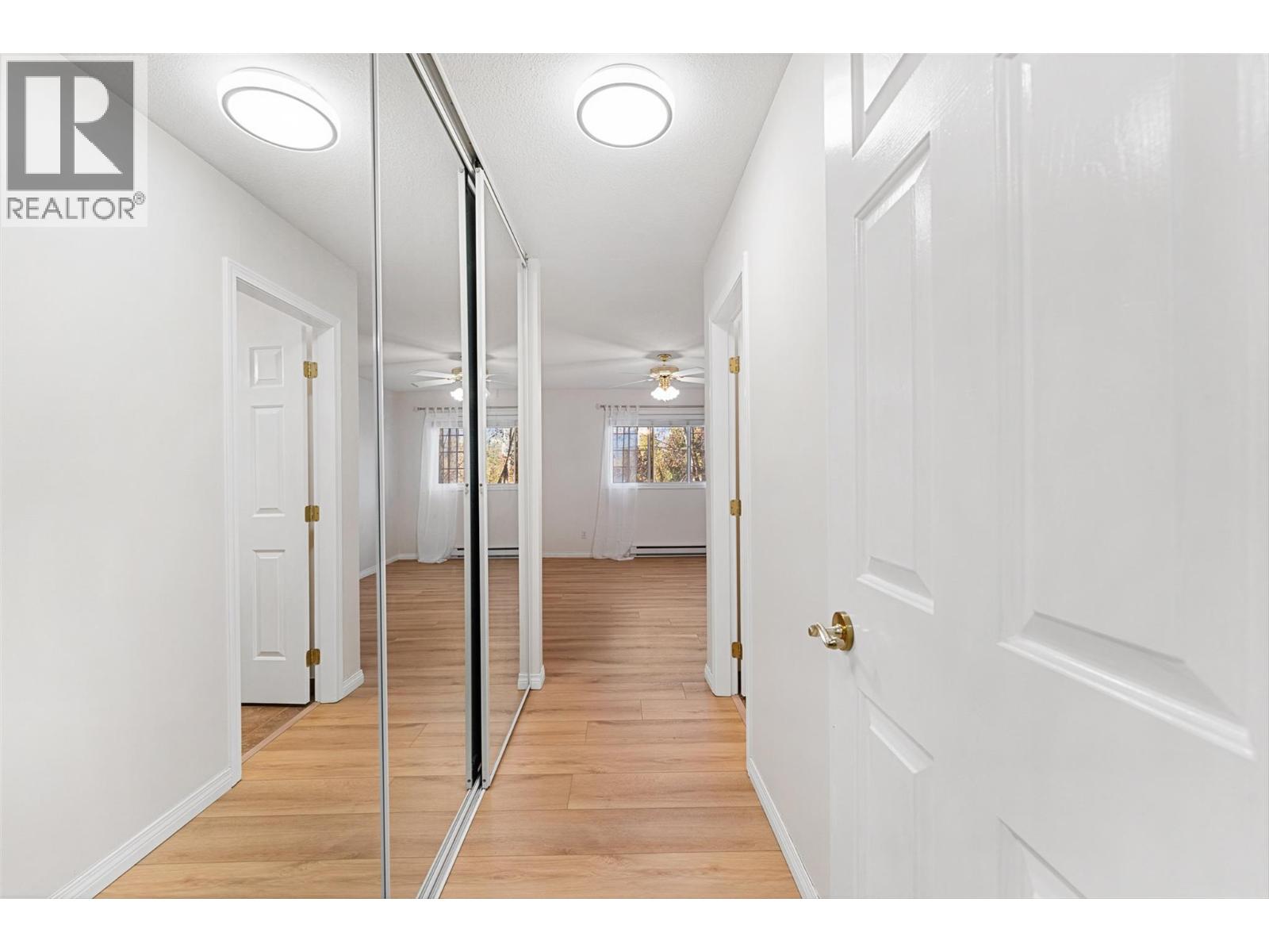 1055 Lawrence Avenue Unit# 210, Kelowna, British Columbia  V1Y 6M3 - Photo 4 - 10369762