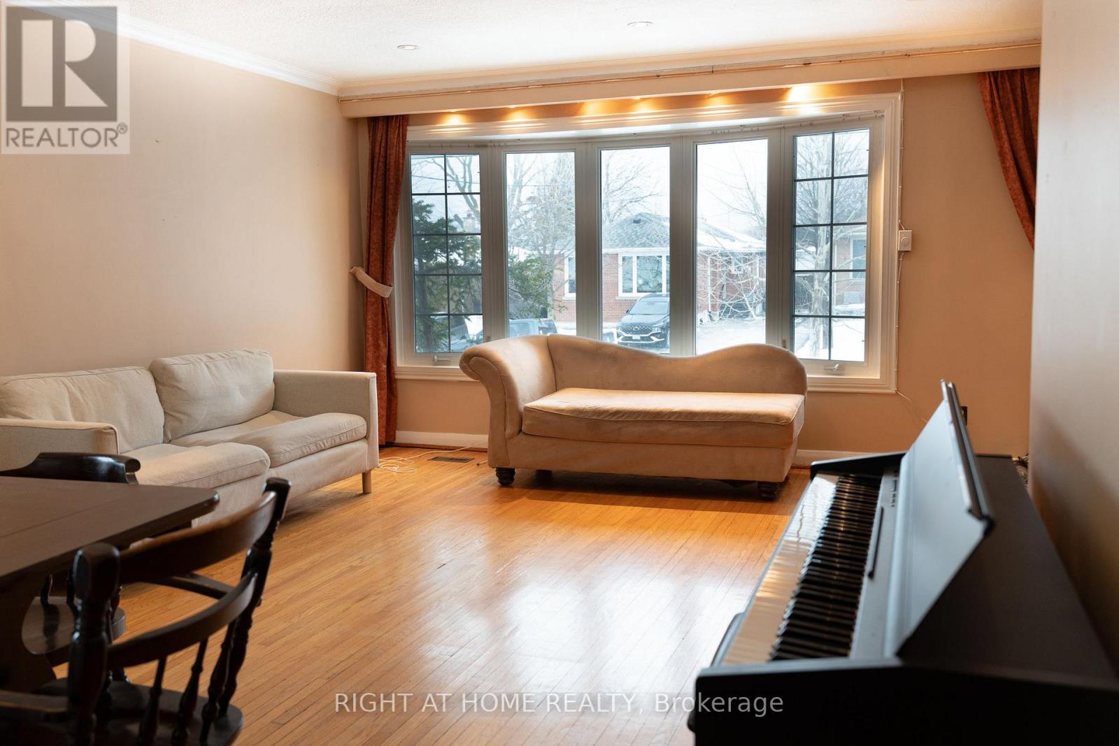 9 Sylla Avenue, Toronto, Ontario  M1R 4W5 - Photo 5 - E12612906