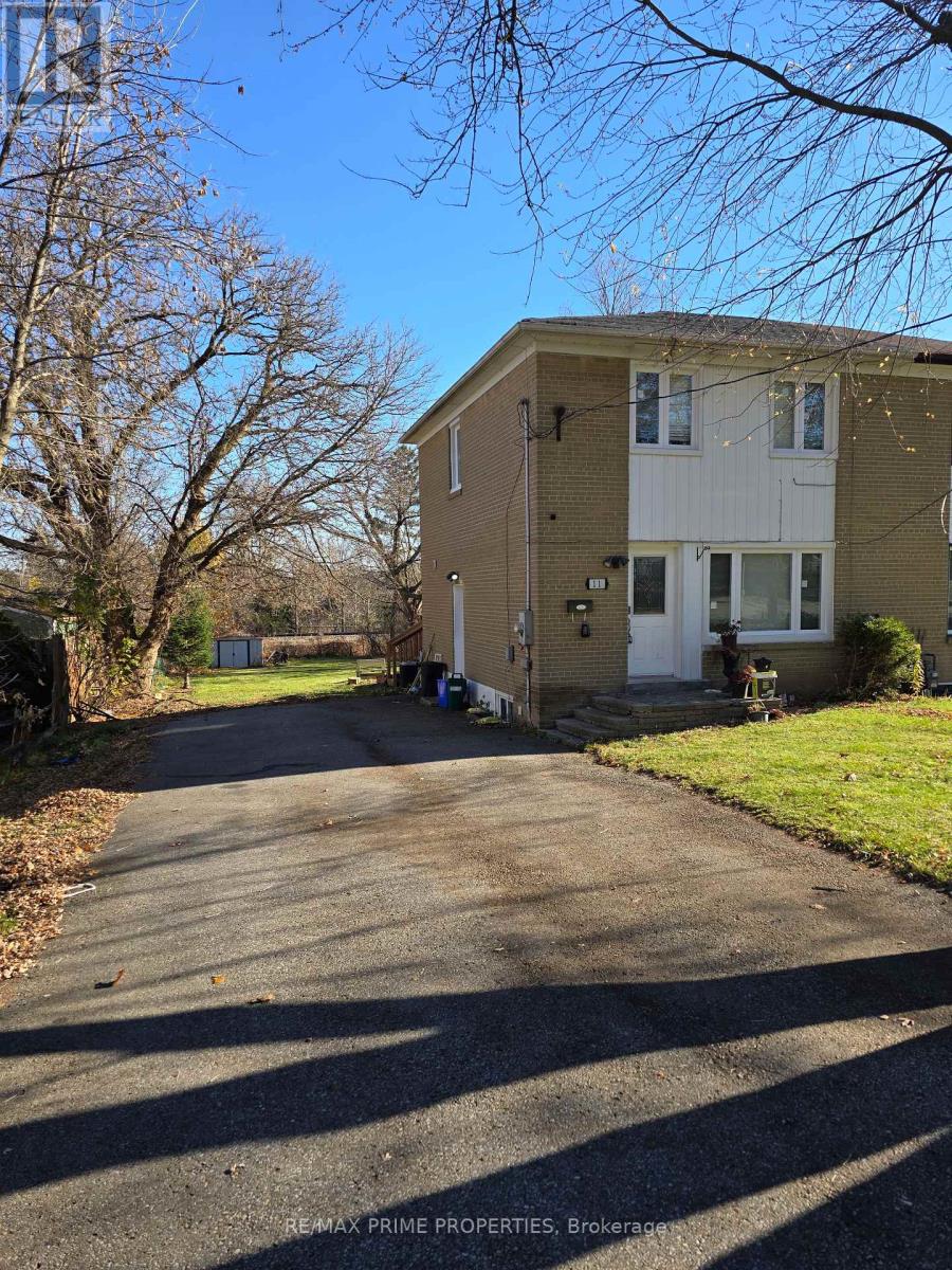 11 Elizabeth Street, Markham, Ontario  L3P 2B3 - Photo 2 - N12612930