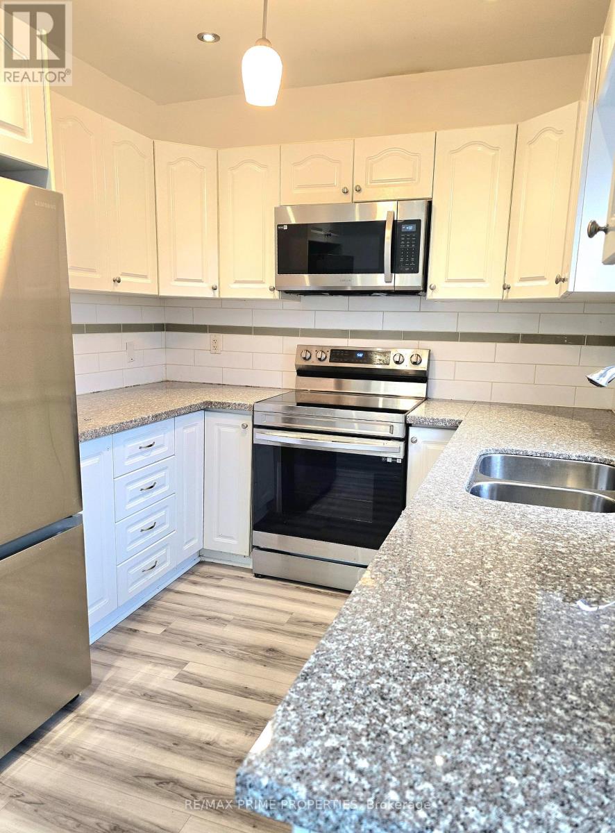 11 Elizabeth Street, Markham, Ontario  L3P 2B3 - Photo 4 - N12612930