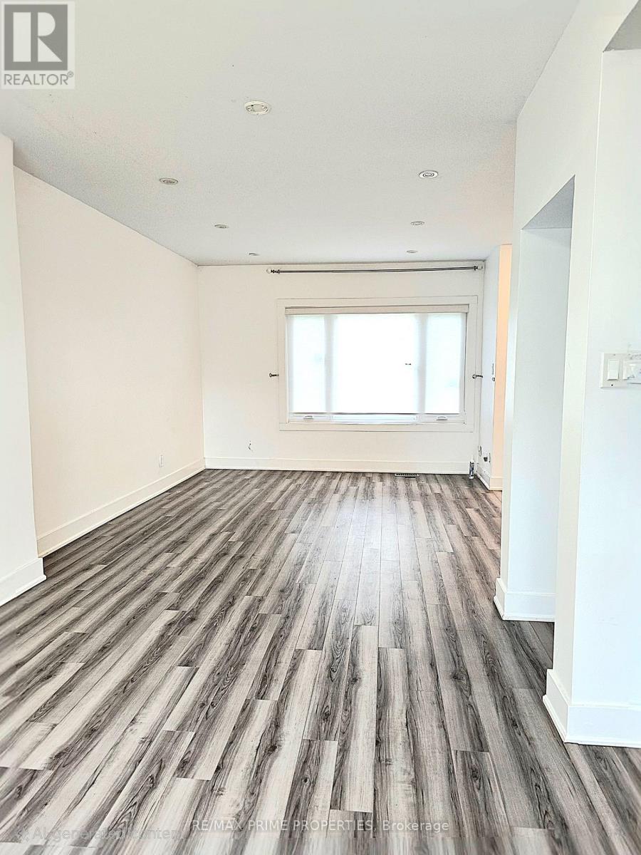 11 Elizabeth Street, Markham, Ontario  L3P 2B3 - Photo 8 - N12612930