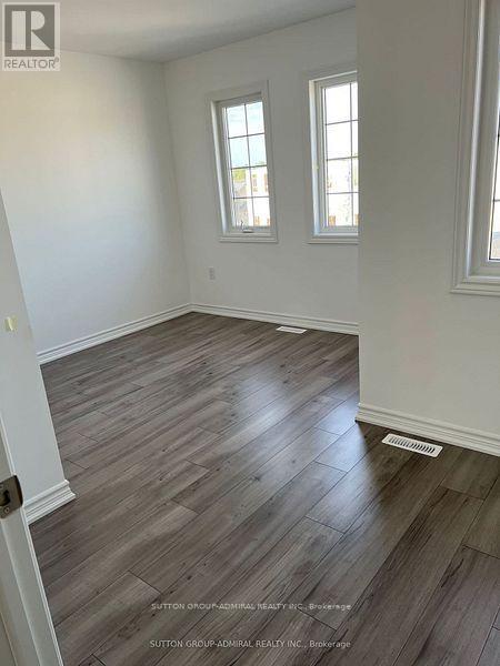 12 Pumpkin Corner Crescent, Barrie (Innis-Shore), Ontario  L9Z 0C2 - Photo 15 - S12612894