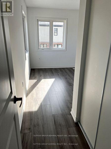 12 Pumpkin Corner Crescent, Barrie (Innis-Shore), Ontario  L9Z 0C2 - Photo 6 - S12612894