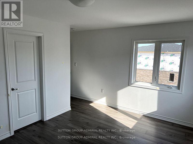 12 Pumpkin Corner Crescent, Barrie (Innis-Shore), Ontario  L9Z 0C2 - Photo 7 - S12612894