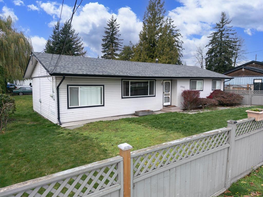 2561 Ross Road, Abbotsford, British Columbia  V4X 1J3 - Photo 3 - R3071780