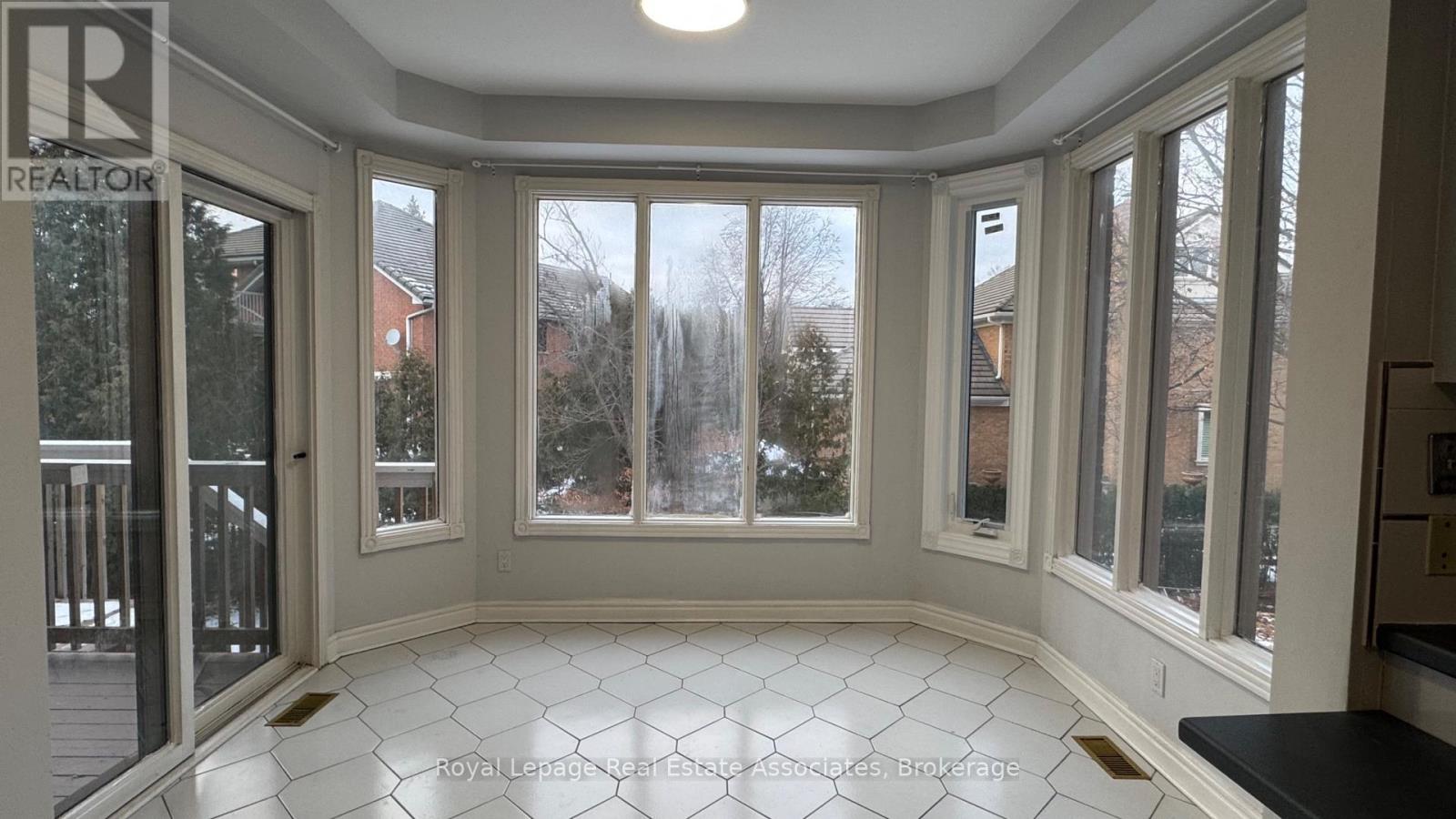 2501 Mississauga Road, Mississauga, Ontario  L5H 4G9 - Photo 3 - W12612898