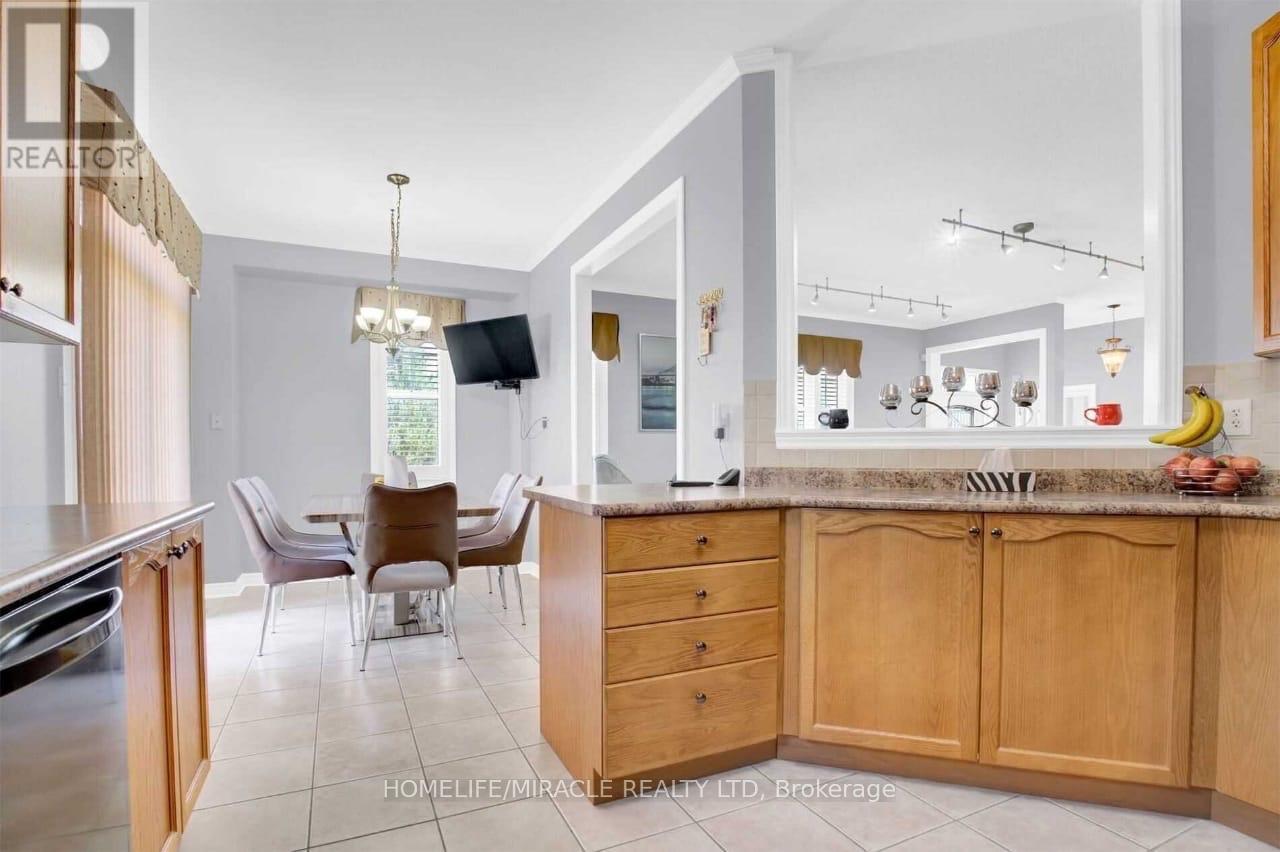 Upper - 51 Connolly Crescent, Brampton, Ontario  L6R 0G9 - Photo 14 - W12612956