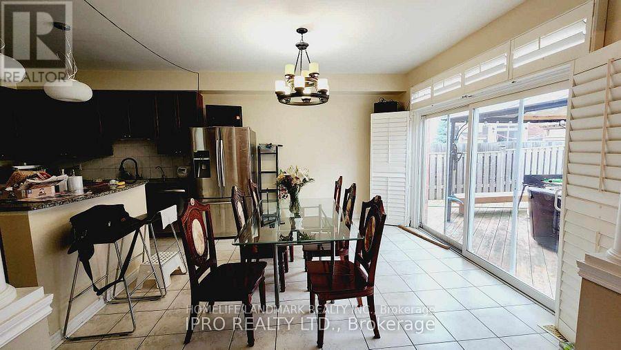 Main Floor - 3311 Tacc Drive, Mississauga, Ontario  L5M 0H4 - Photo 4 - W12612976