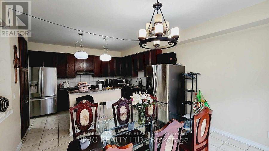 Main Floor - 3311 Tacc Drive, Mississauga, Ontario  L5M 0H4 - Photo 5 - W12612976