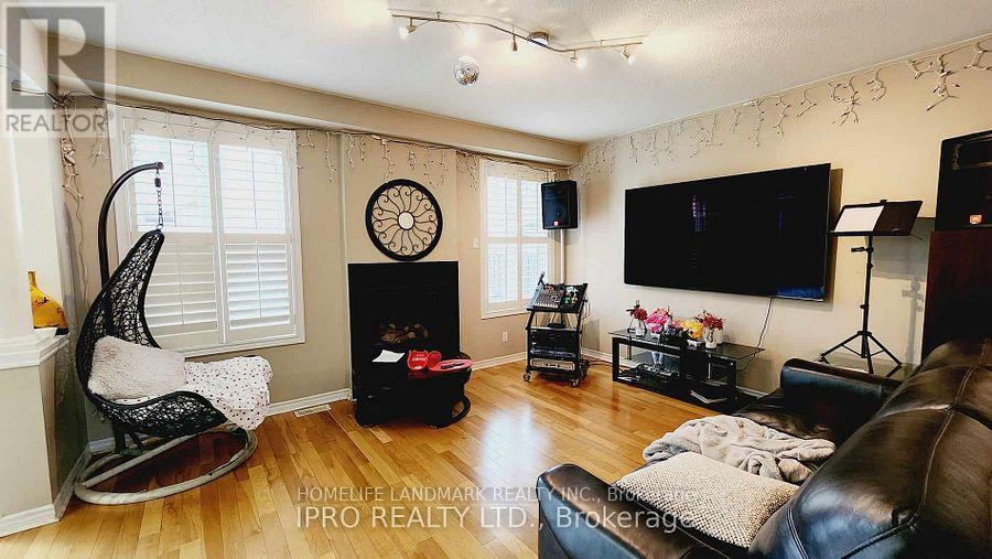 Main Floor - 3311 Tacc Drive, Mississauga, Ontario  L5M 0H4 - Photo 7 - W12612976