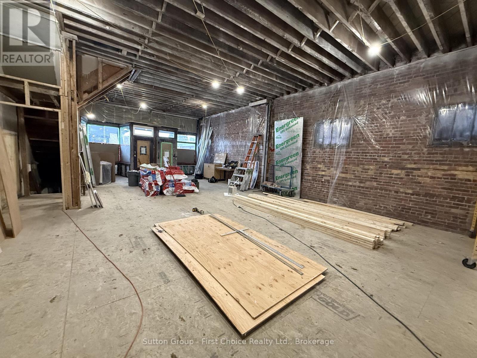 74 Wellington Street, Stratford, Ontario  N5A 2L2 - Photo 2 - X12612998