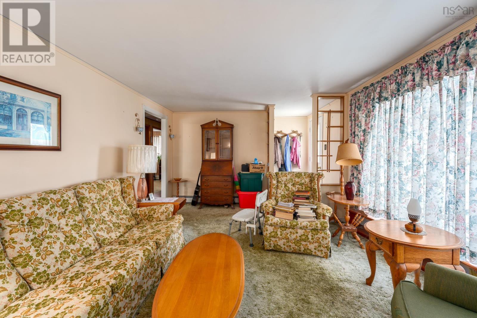 18 Shaw Avenue, Yarmouth, Nova Scotia B5A 2T9 - Photo 3 - 202518398