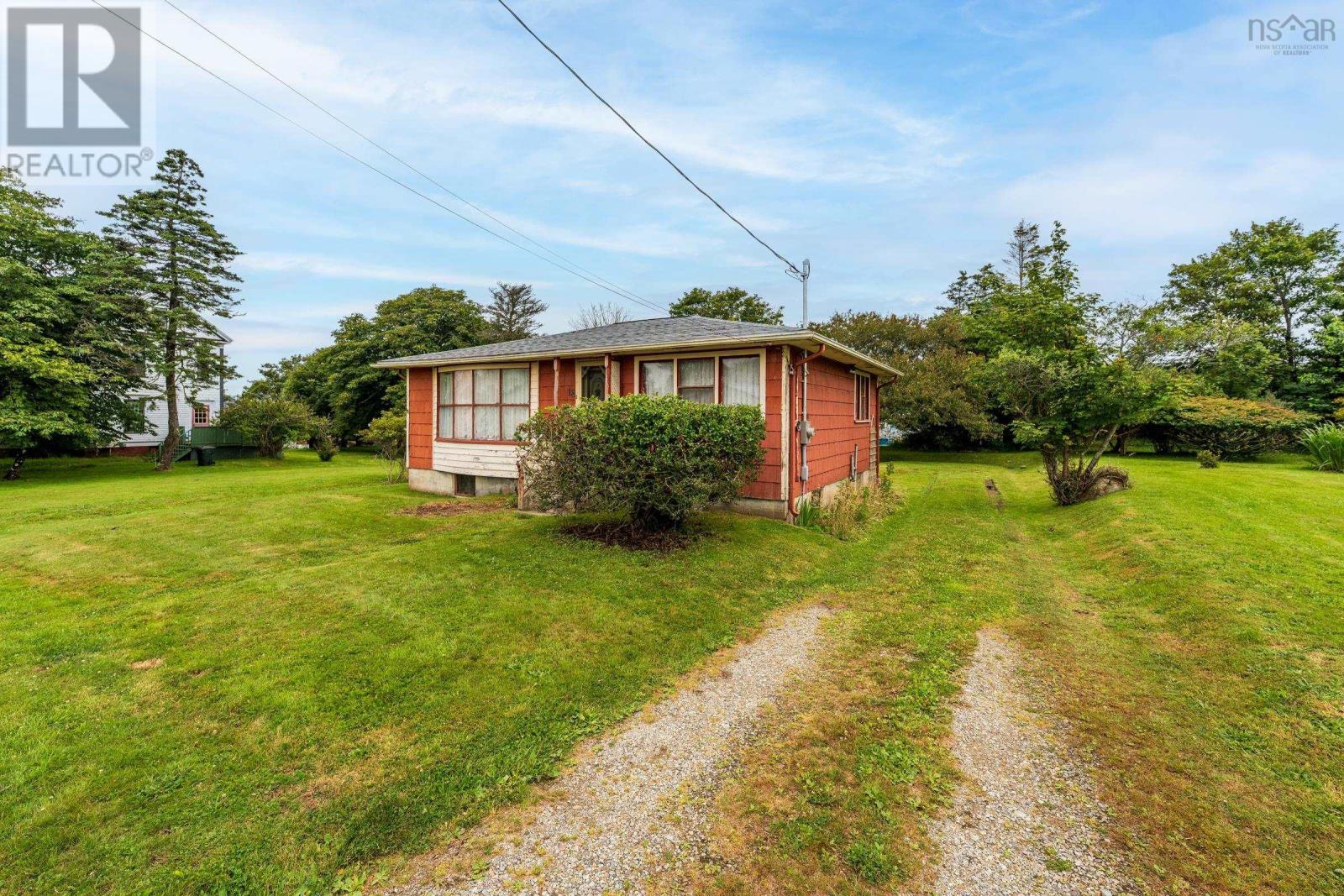 18 Shaw Avenue, Yarmouth, Nova Scotia B5A 2T9 - Photo 25 - 202518398