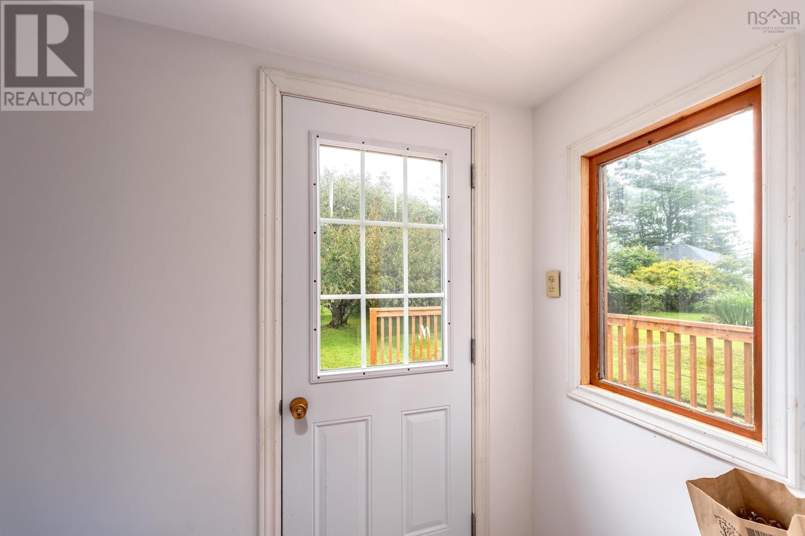 18 Shaw Avenue, Yarmouth, Nova Scotia B5A 2T9 - Photo 8 - 202518398