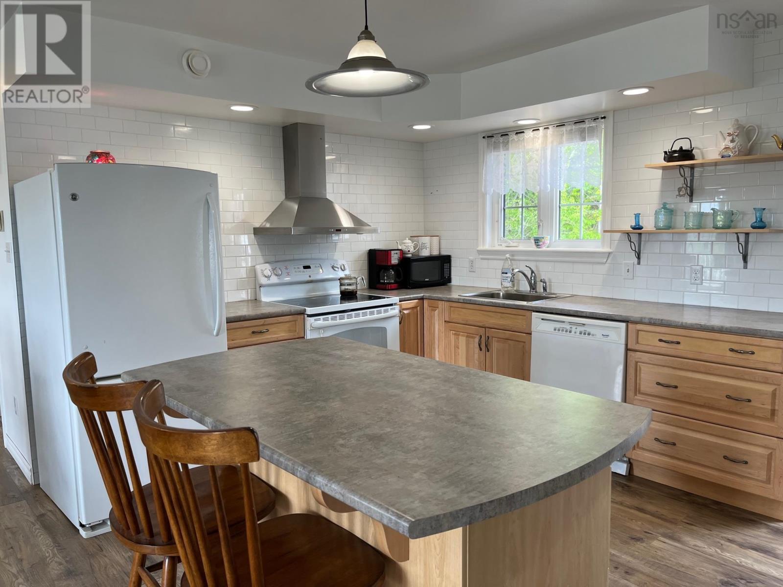 49 Big Baddeck Road, Baddeck, Nova Scotia  B0E 1B0 - Photo 4 - 202521924