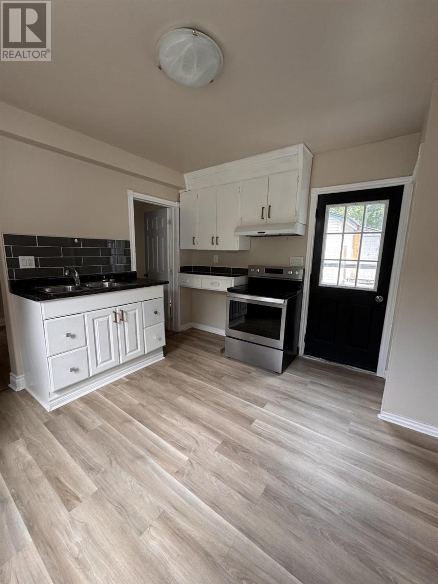 30 Grosvenor Ave, Sault Ste. Marie, Ontario P6B 2L9 - Photo 7 - SM253442