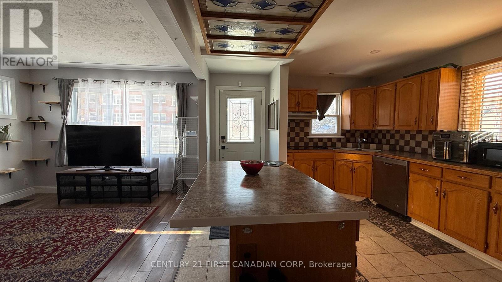 93 Elgin Street, London East, Ontario  N5Z 2T4 - Photo 8 - X12612760